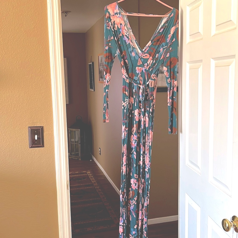 Jessica Simpson maternity dress size SP (see label).